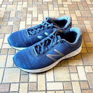 Like new women’s New Balance sneakers size 8